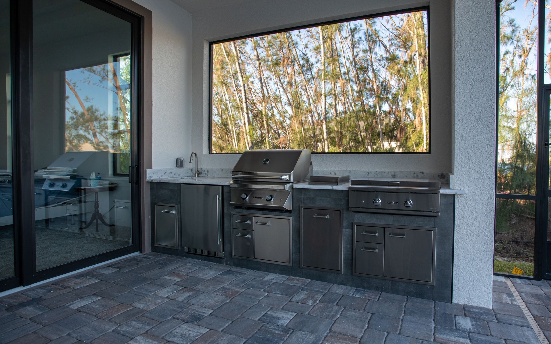 Straight run tile Outdoor Kitchen Delta Heat Grill Cape Coral, FL
