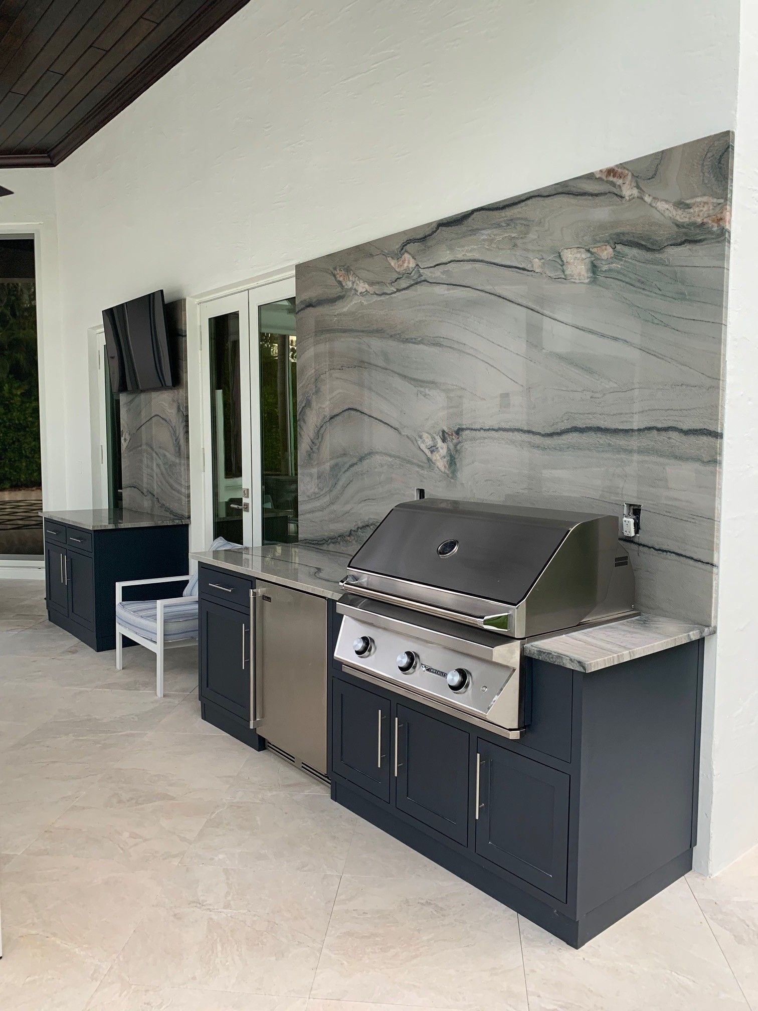 Challenger Designs outdoor kitchen and bar anthracite with shaker doors
