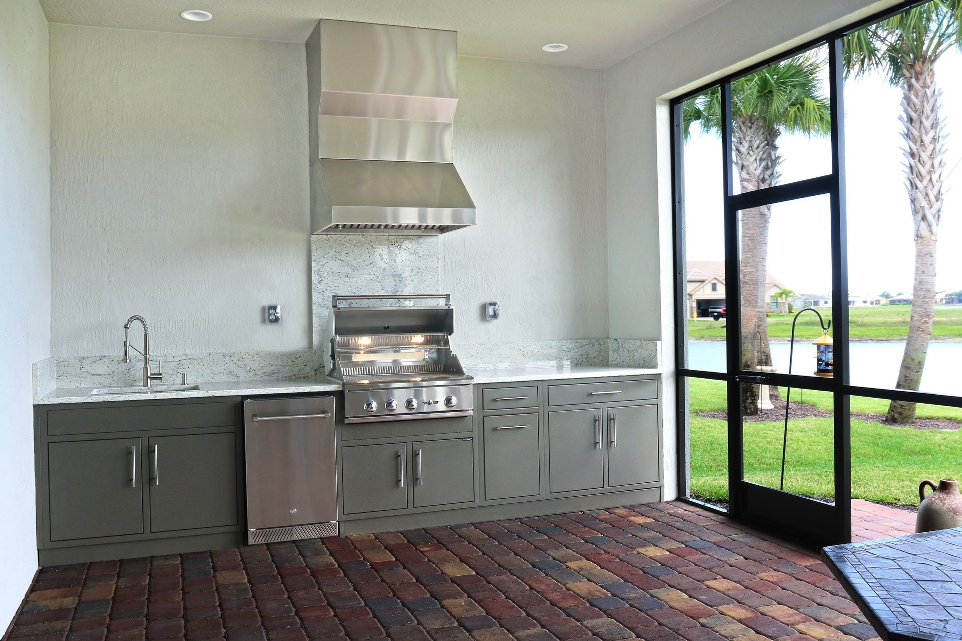 Challenger Designs outdoor kitchen with ventilation hood grey glimmer with standard doors