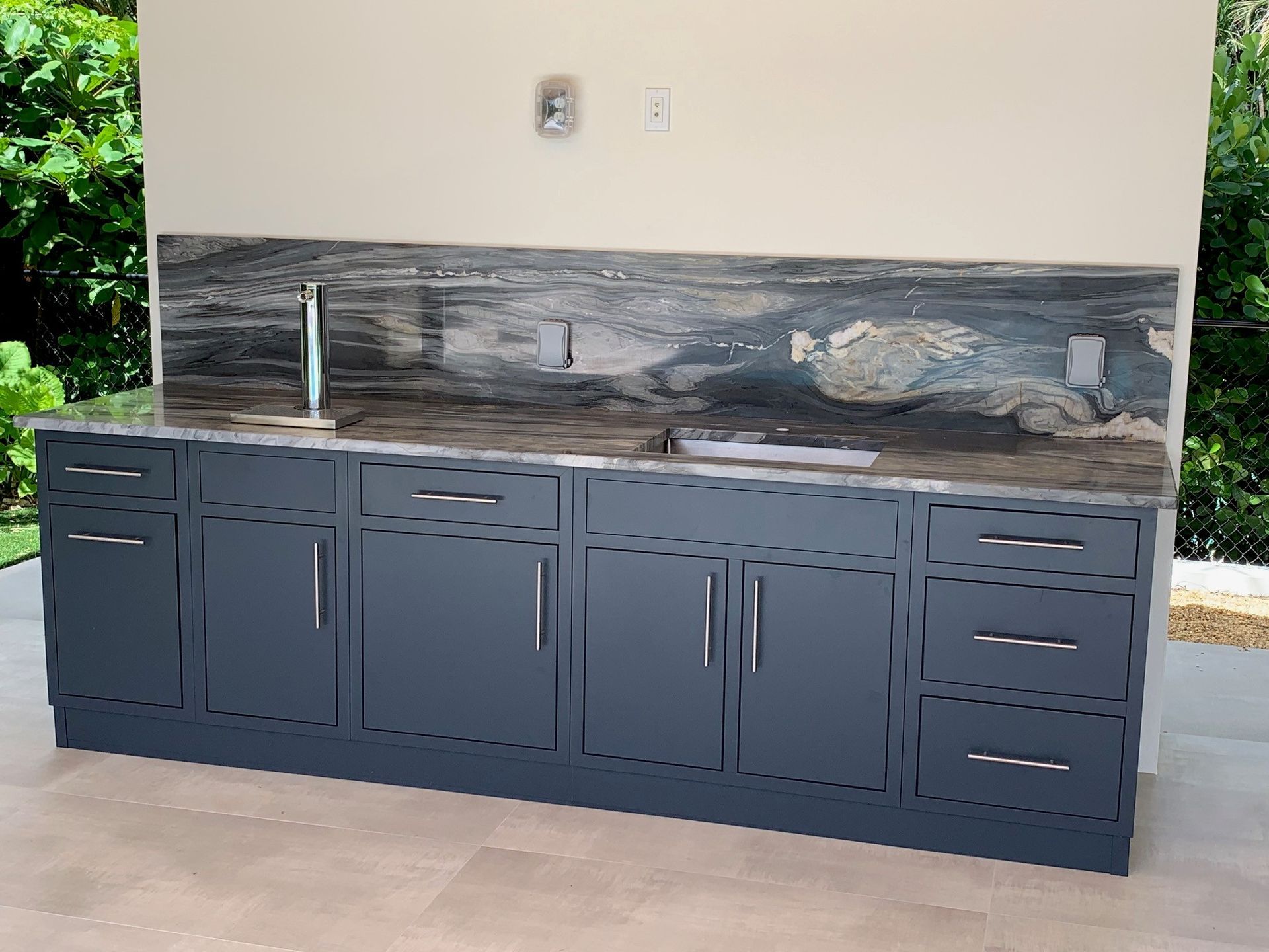 Challenger Designs outdoor cabinet bar anthracite with standard doors