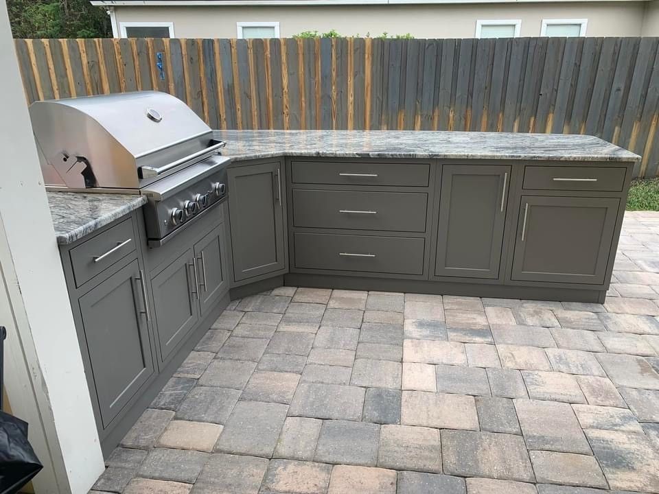 Challenger Designs custom L-shaped outdoor kitchen textured grey glimmer with shaker doors