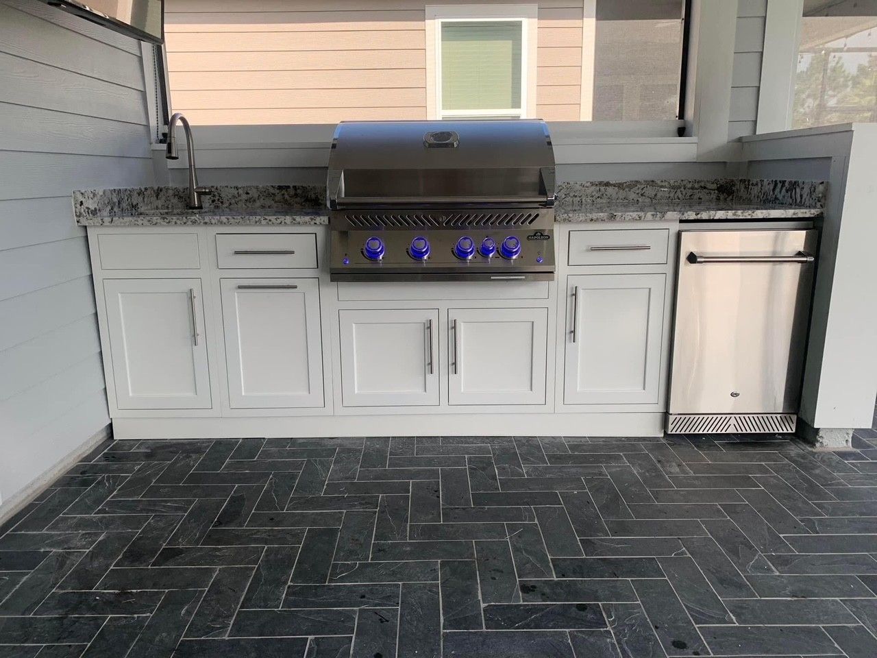 Challenger Designs straight run outdoor kitchen white with shaker doors