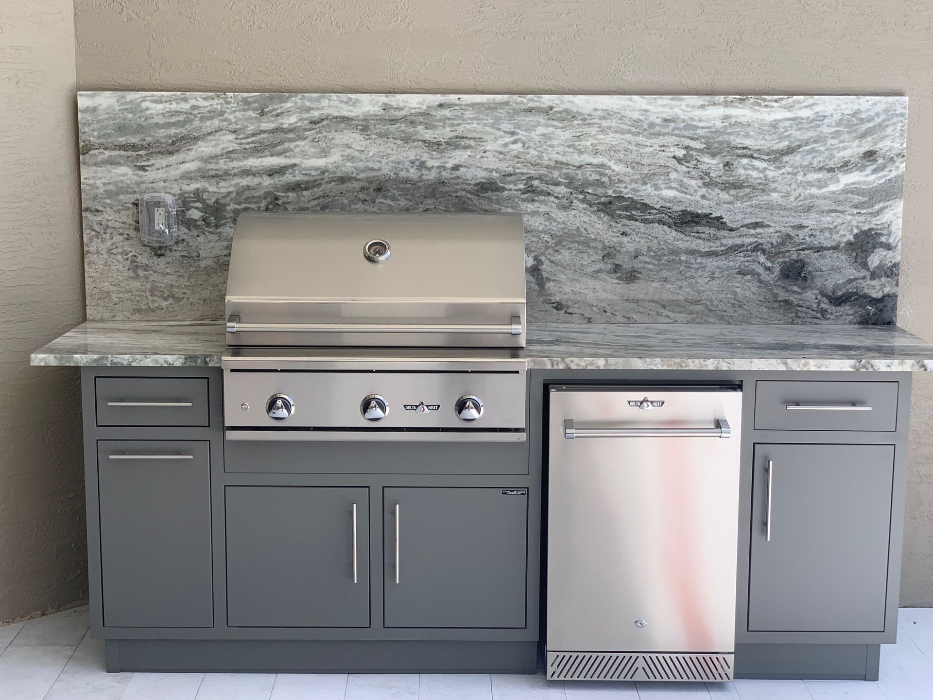 Challenger Designs straight run outdoor kitchen textured grey glimmer with standard doors