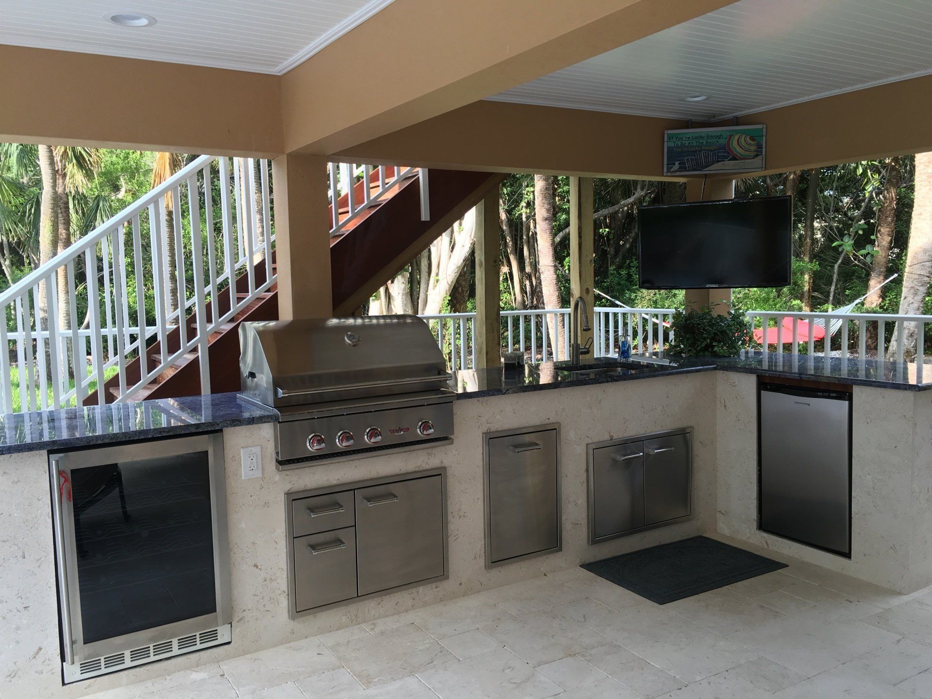 Island style outdoor kitchen
