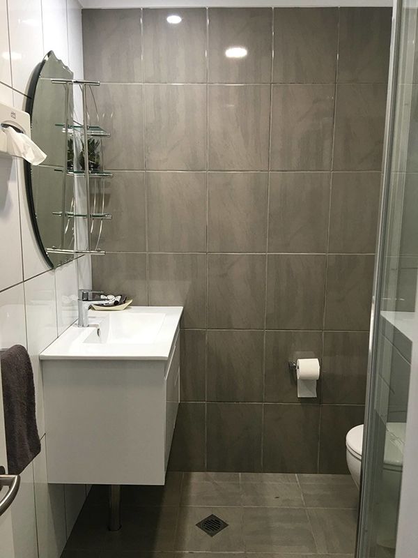 A Bathroom With A Sink, Toilet, Mirror And Shower — Country Leisure Dubbo in Dubbo, NSW