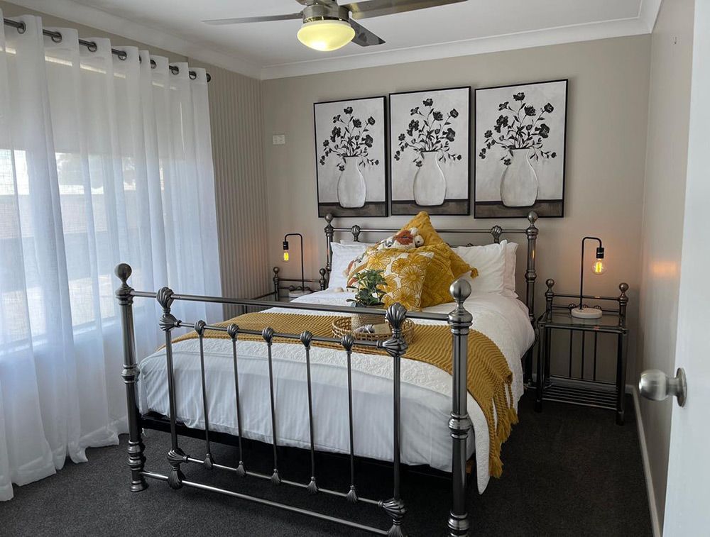A Bedroom With A Bed And A Ceiling Fan — Country Leisure Dubbo in Dubbo, NSW