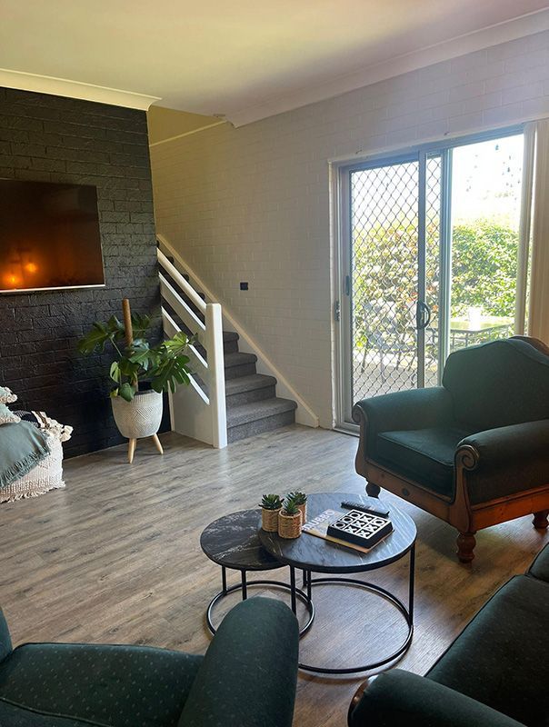 A Living Room With Green Chairs, A Table, And A Flat Screen Tv — Country Leisure Dubbo in Dubbo, NSW