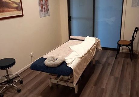 Therapist Doing Healing Treatment — 360 Muscle Therapy in Bolwarra Heights, NSW
