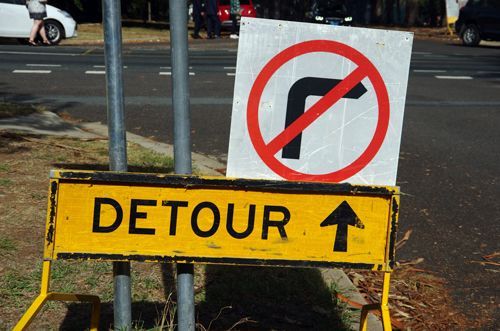 A Yellow Detour Sign With An Arrow Pointing To The Right - NSW - Midwest Traffic Management