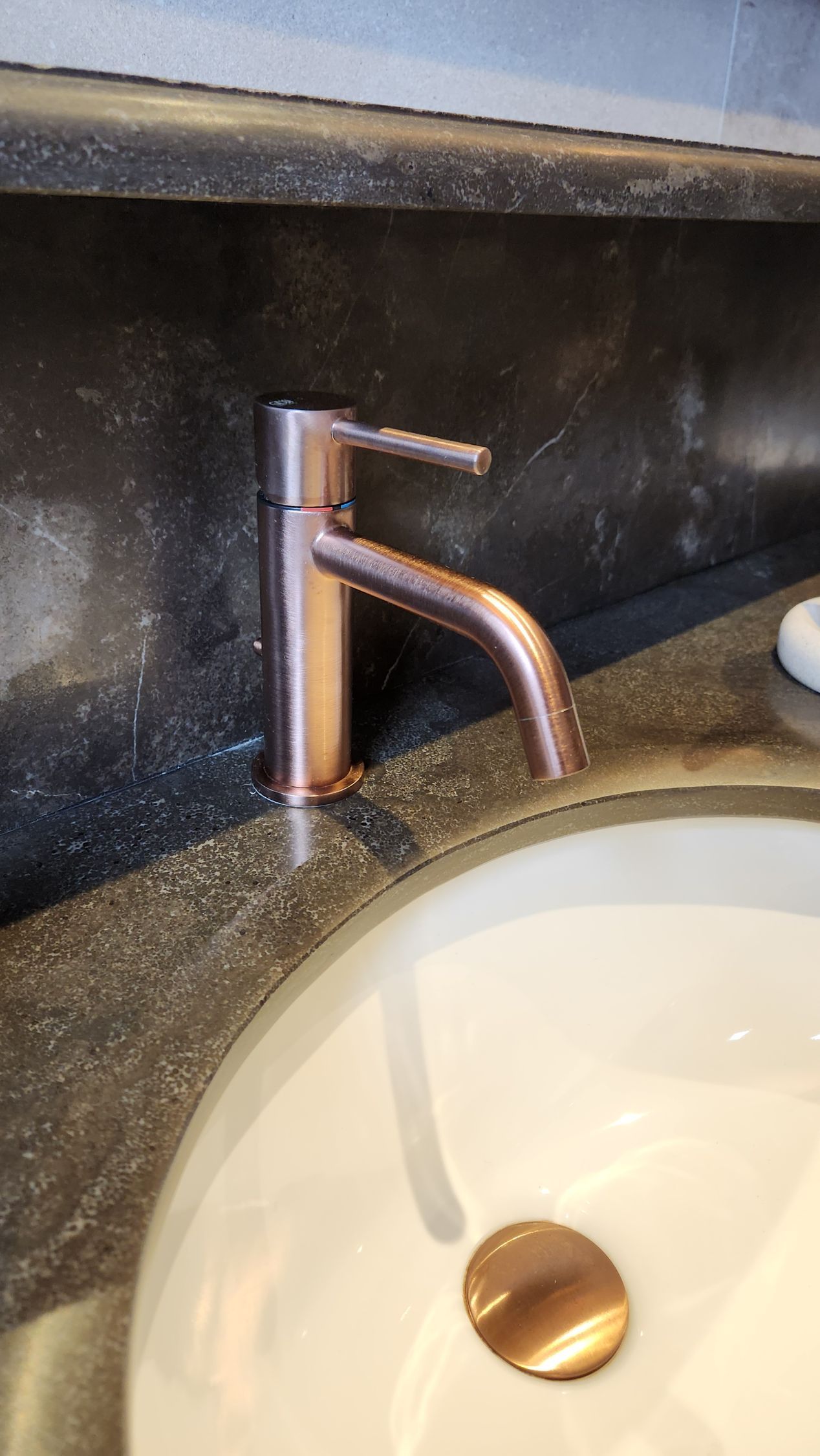 Afwerking douche en tegelwerk