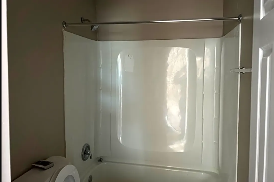 The Palms at Augusta- Bath tub