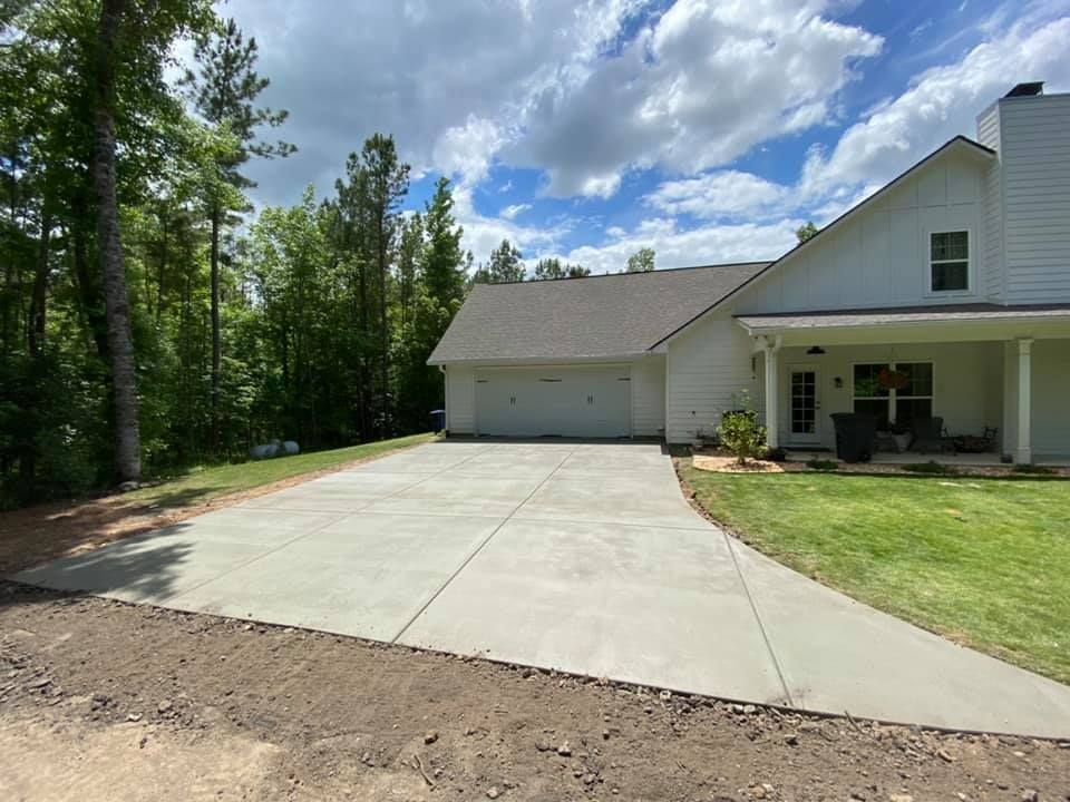 Concrete driveway poured in Pasco WA by local Pasco concrete contractors