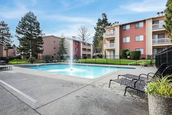 Photo of the community pool, showing water shooting up from the fountain in the center