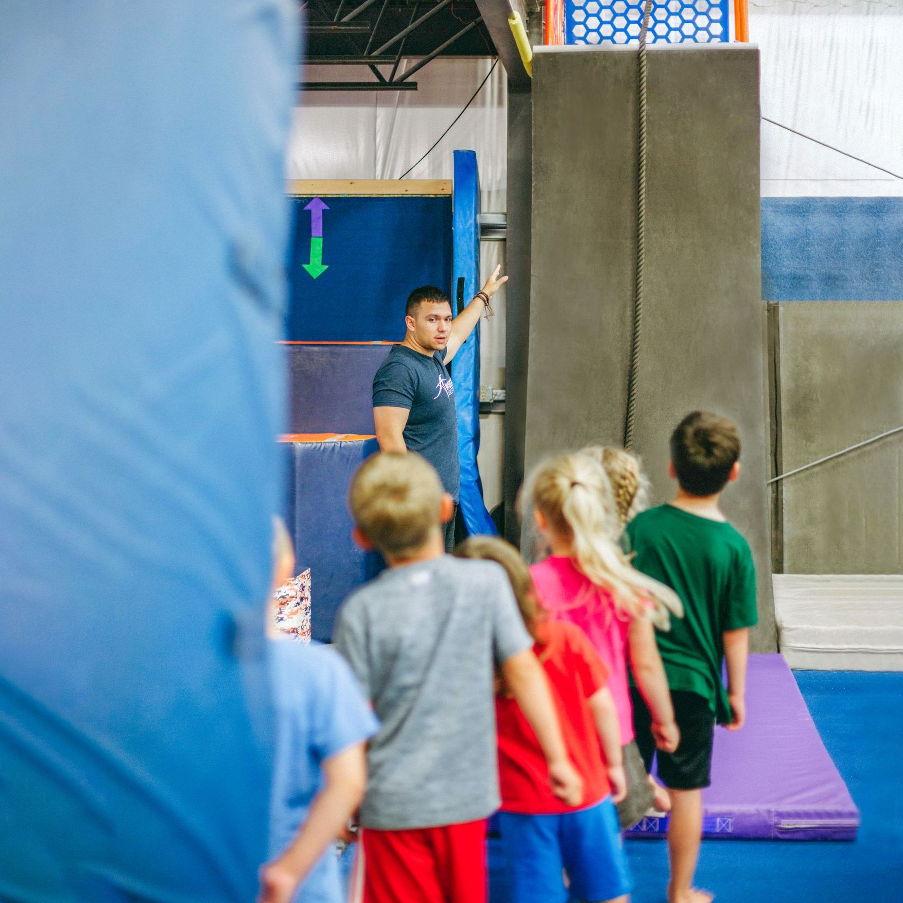 A group of children are standing next to each other in a gym.