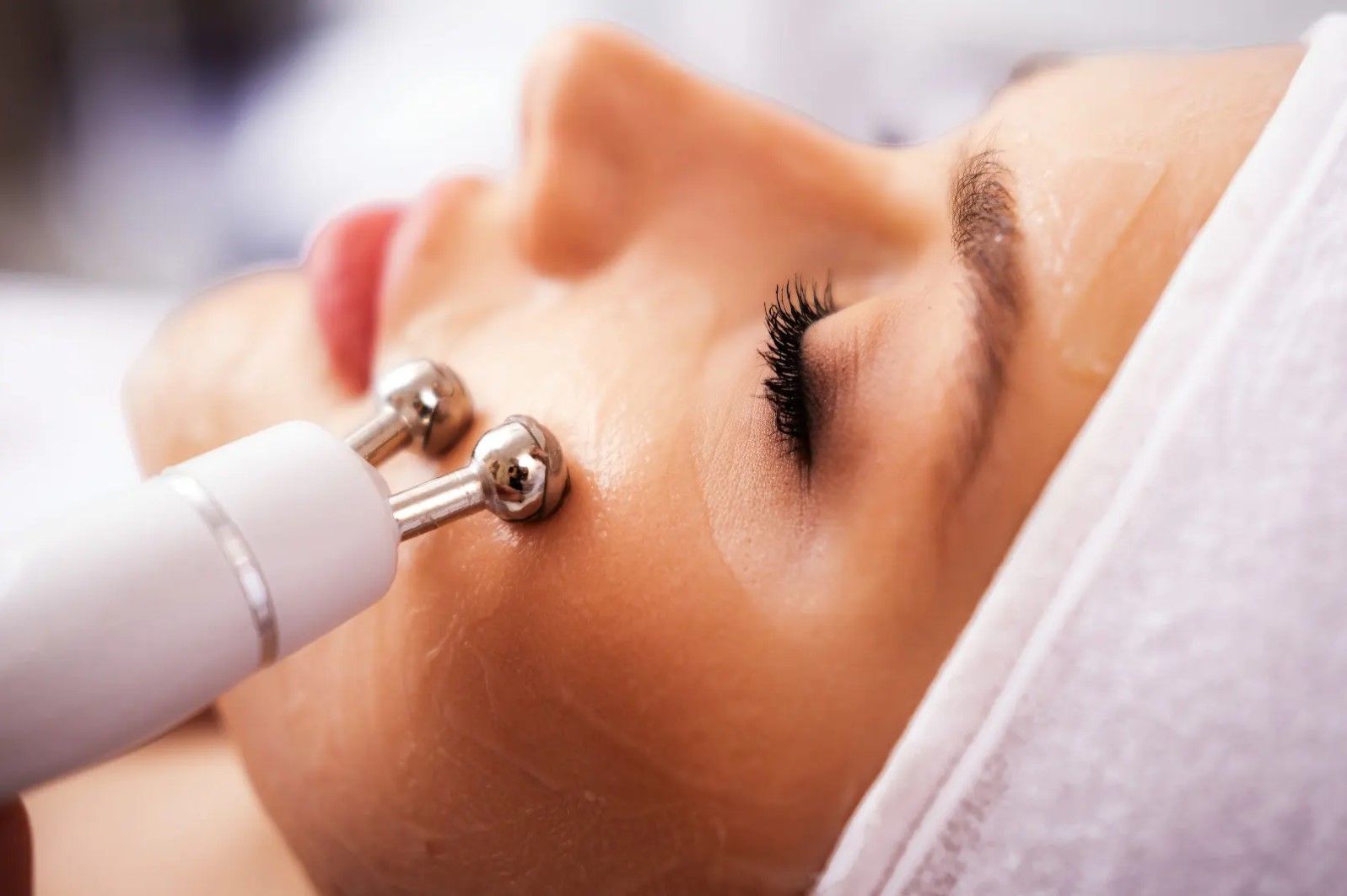 A woman is getting a facial treatment at a beauty salon.