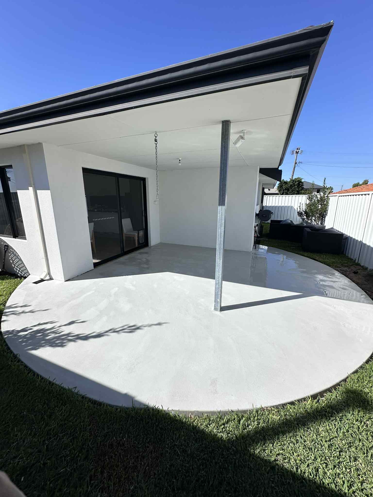 White concrete alfresco in a circular shape for architectural design
