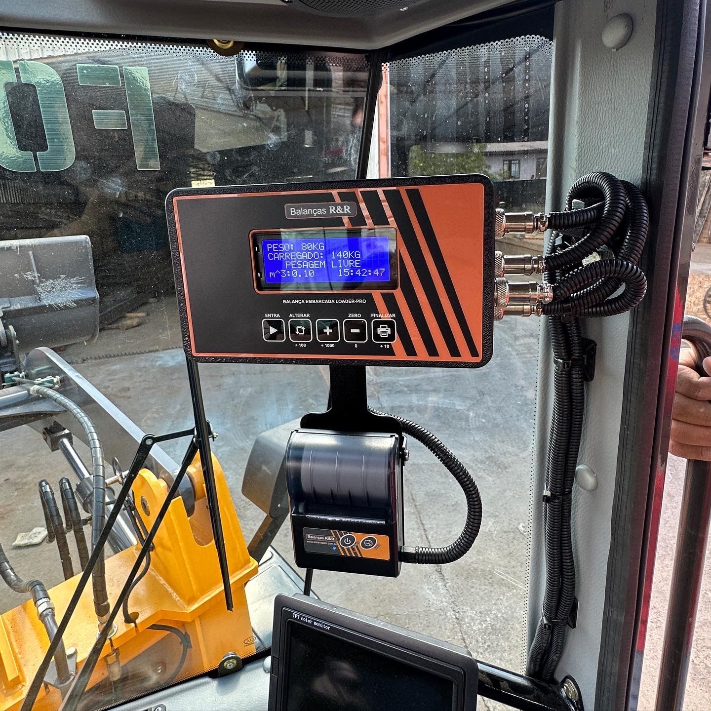 balança para pá carregadeira, balança embarcada para pá carregadeira, balança pra pá carregadeira, preço balança para pá carregadeira, balança eletrônica para pá carregadeira, balança, sistema de pesagem, balanças r&r, balanças gelth, balança para pá marpress, marpress brasil, gelth, balança gelth, balança r&r, r&r
