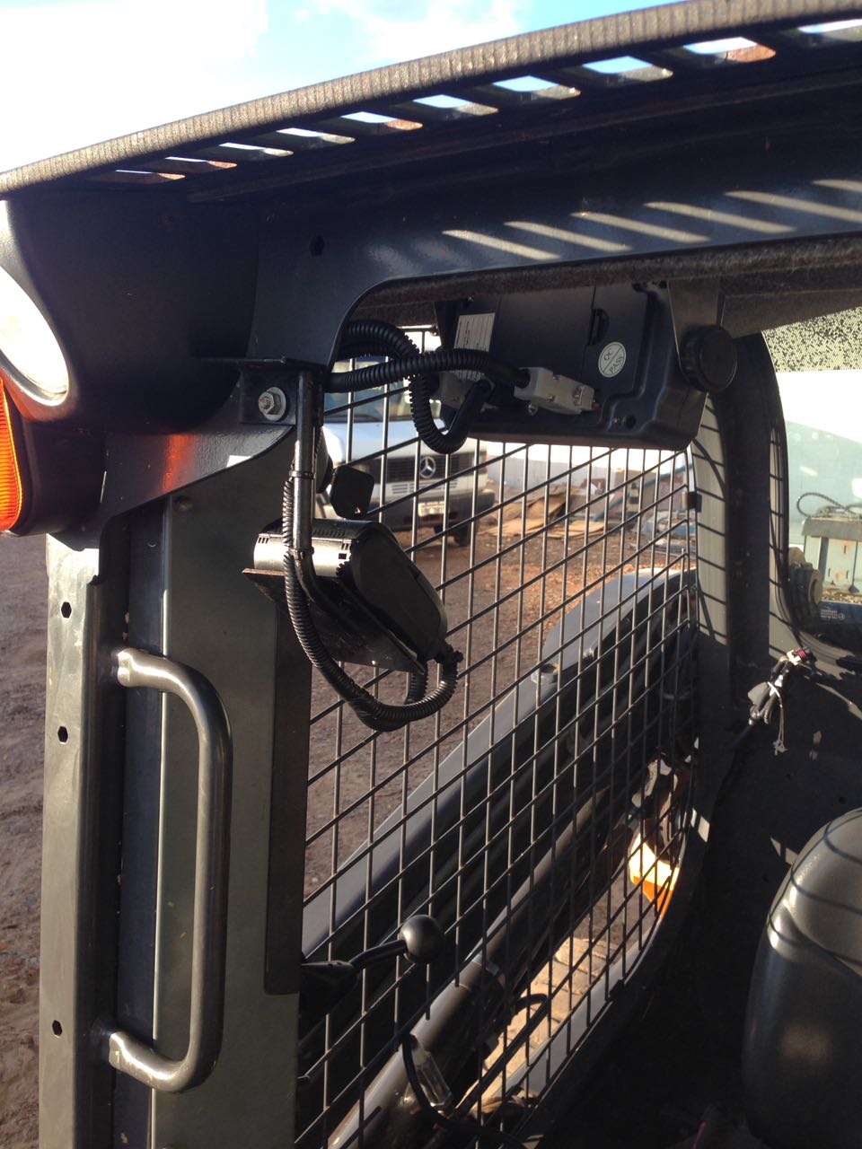 balança para mini carregadeira, balança mini carregadeira, balança para pá carregadeira, sistema de pesagem para pá carregadeira, balança embarcada, balança eletrônica para pá carregadeira, balança pá carregadeira, balanças r&r