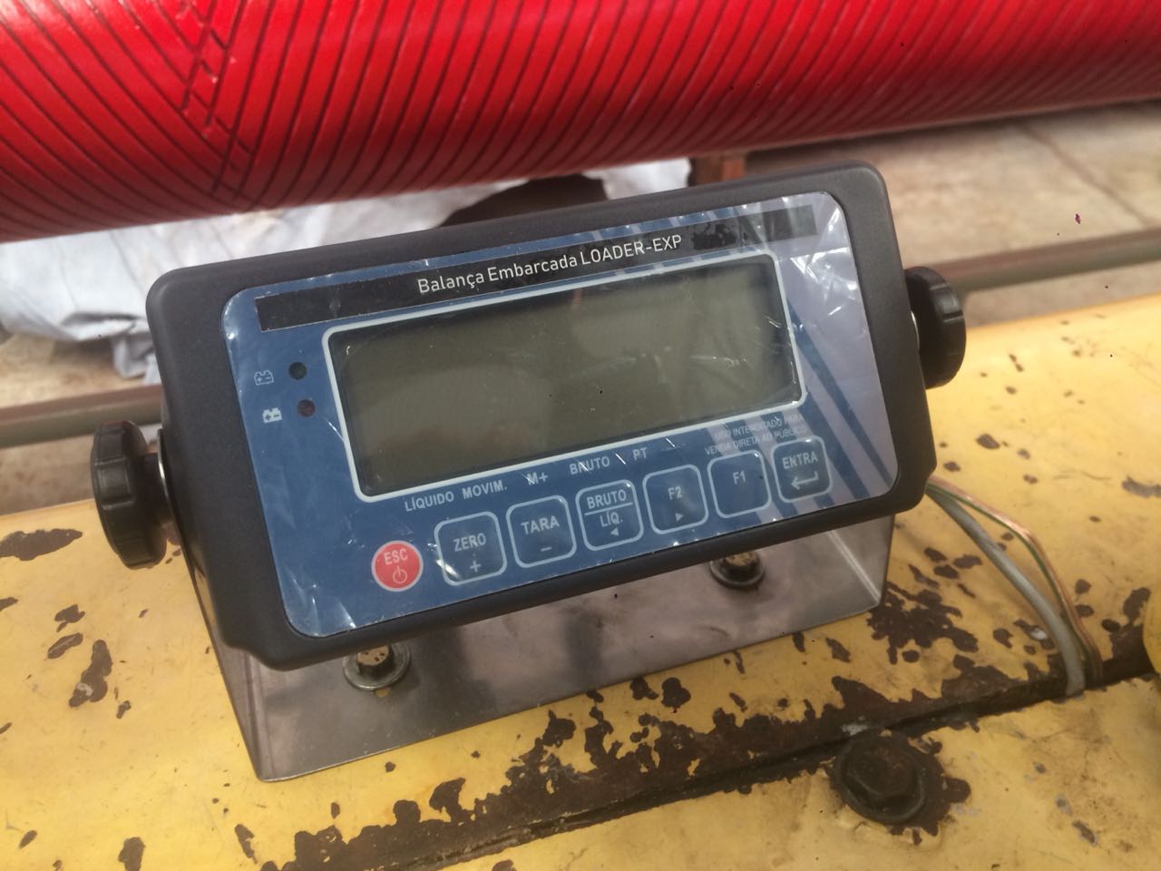 balança para pá carregadeira, sistema de pesagem para pá carregadeira, balança embarcada, balança eletrônica para pá carregadeira, balança pá carregadeira, balanças r&r