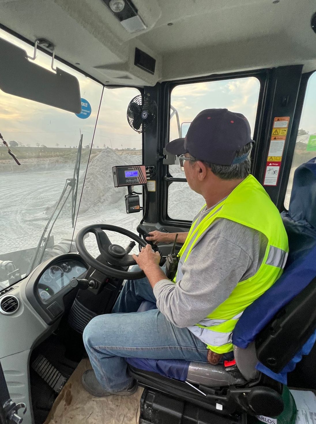 balança para pá carregadeira, balança embarcada para pá carregadeira, balança pra pá carregadeira, preço balança para pá carregadeira, balança eletrônica para pá carregadeira, balança, sistema de pesagem, balanças r&r, balanças gelth, balança para pá marpress, marpress brasil, gelth, balança gelth, balança r&r, r&r, balança loader