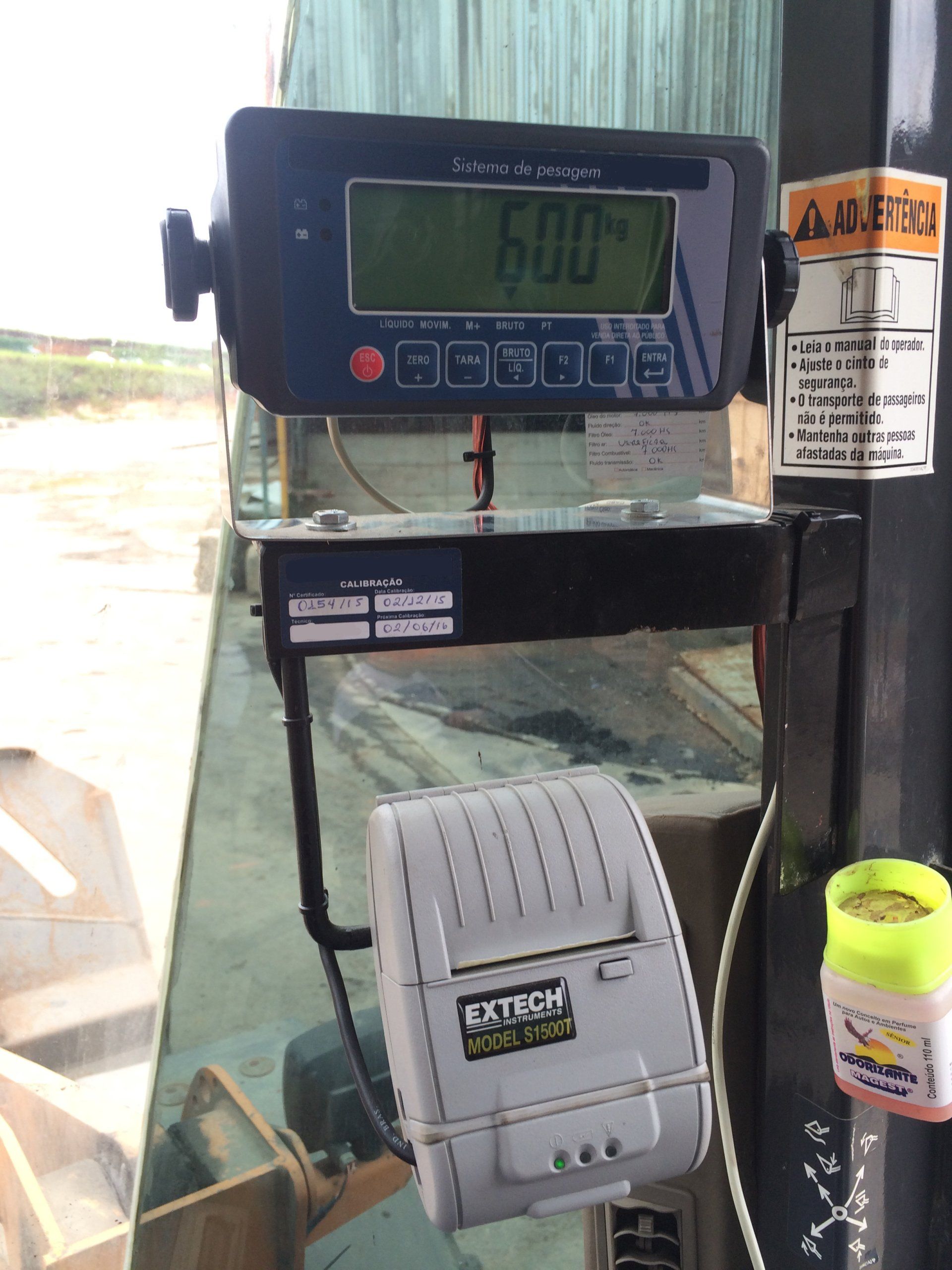 balança para pá carregadeira, sistema de pesagem para pá carregadeira, balança embarcada, balança eletrônica para pá carregadeira, balança pá carregadeira, balanças r&r