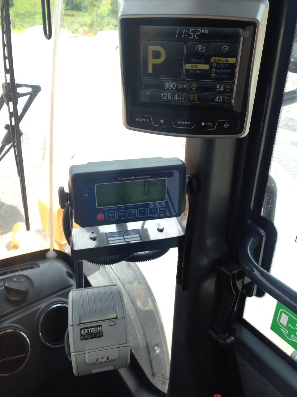 balança para pá carregadeira, sistema de pesagem para pá carregadeira, balança embarcada, balança eletrônica para pá carregadeira, balança pá carregadeira, balanças r&r