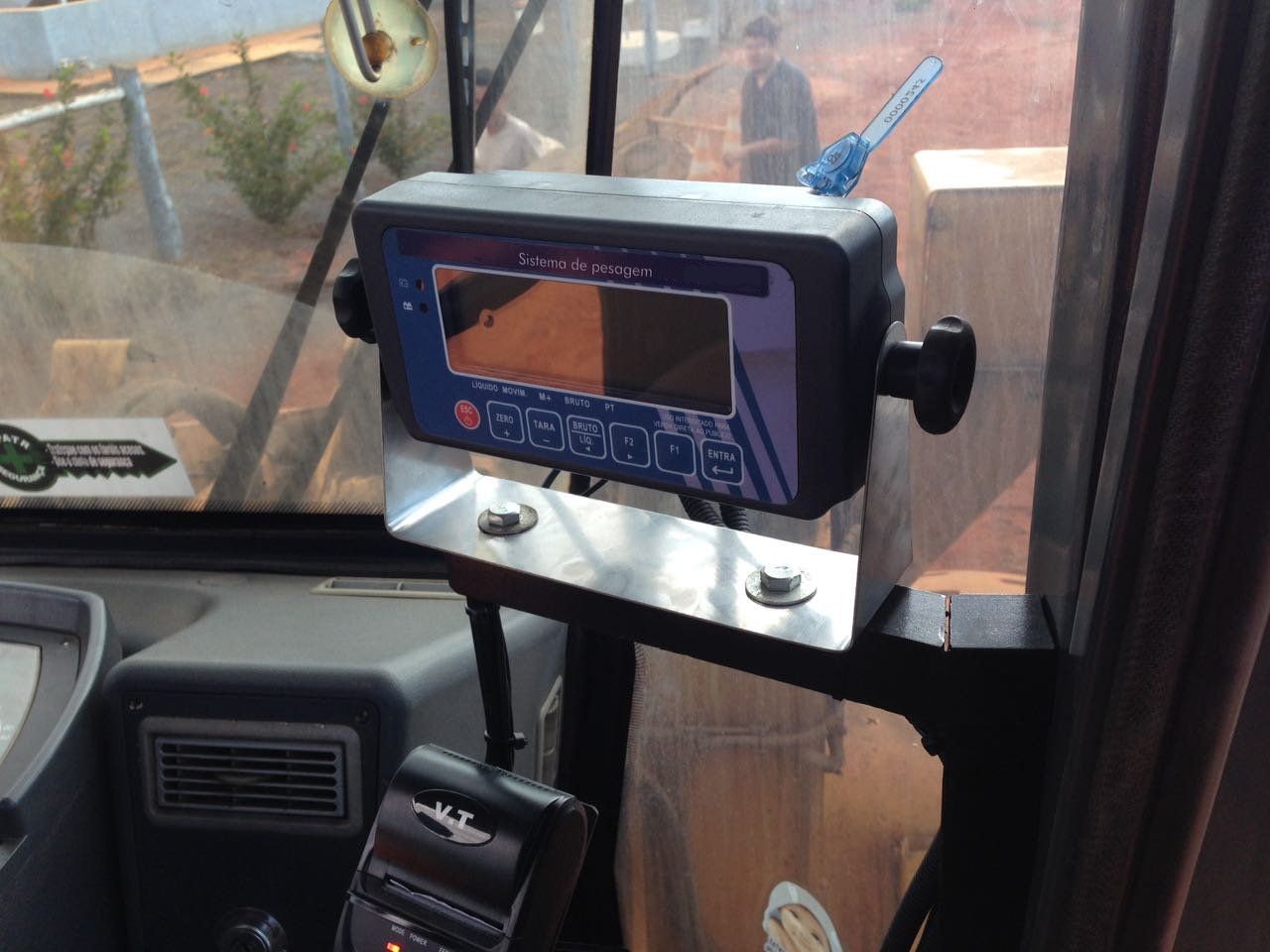 balança para pá carregadeira, sistema de pesagem para pá carregadeira, balança embarcada, balança eletrônica para pá carregadeira, balança pá carregadeira, balanças r&r