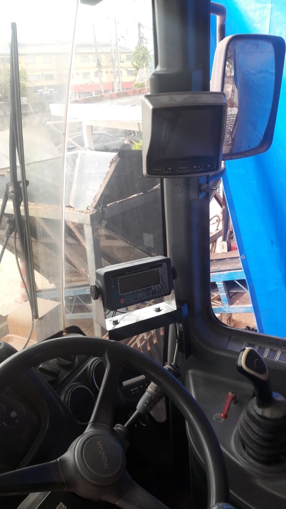 balança para pá carregadeira, sistema de pesagem para pá carregadeira, balança embarcada, balança eletrônica para pá carregadeira, balança pá carregadeira, balanças r&r