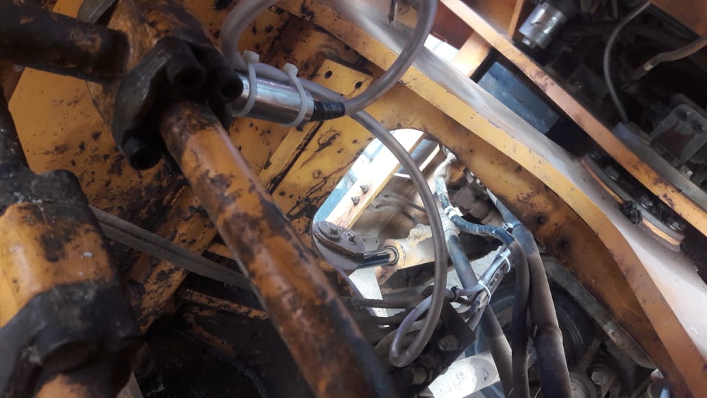 balança para pá carregadeira, sistema de pesagem para pá carregadeira, balança embarcada, balança eletrônica para pá carregadeira, balança pá carregadeira, balanças r&r, hyundai hl740