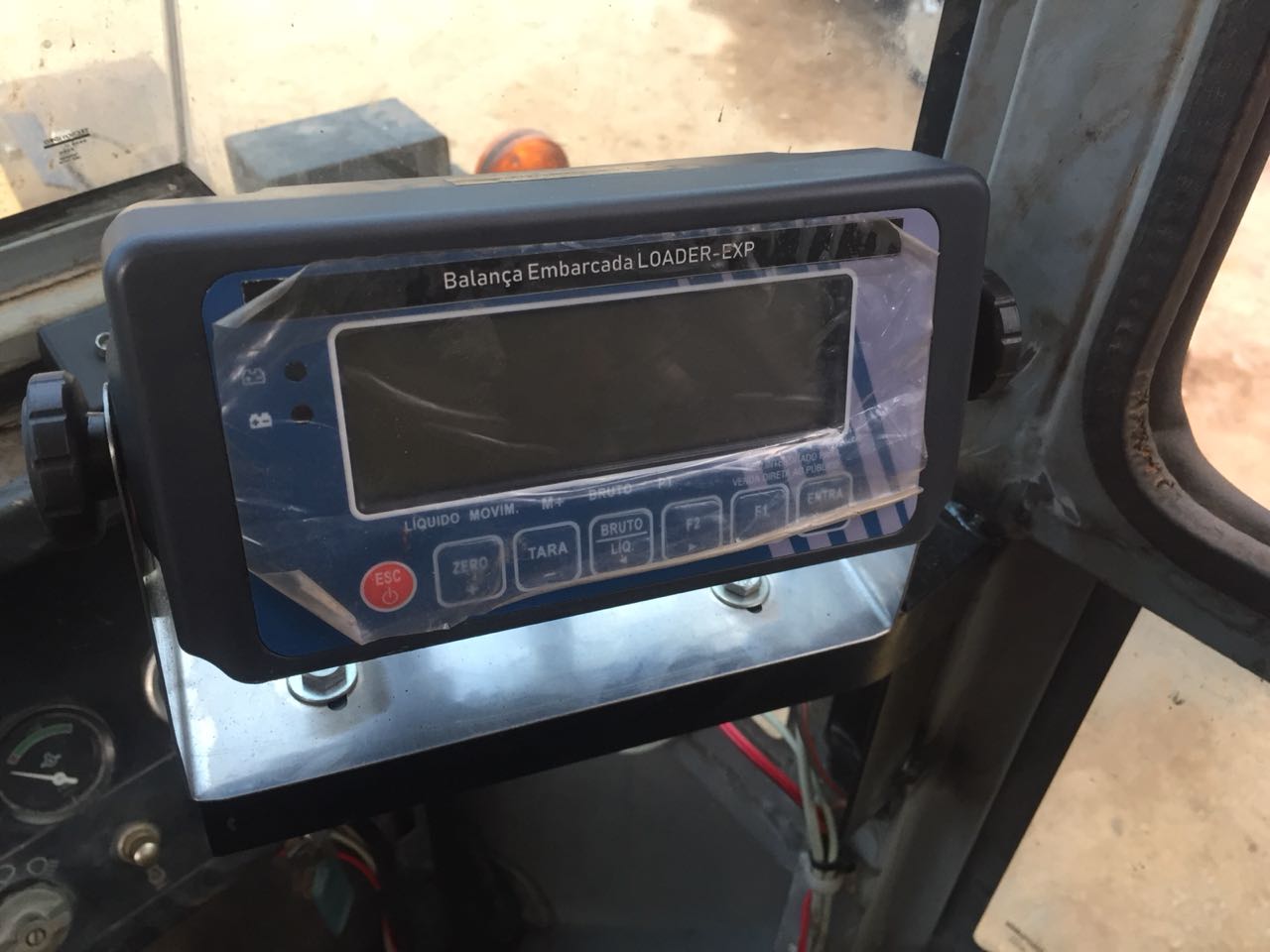 balança para pá carregadeira, sistema de pesagem para pá carregadeira, balança embarcada, balança eletrônica para pá carregadeira, balança pá carregadeira, balanças r&r