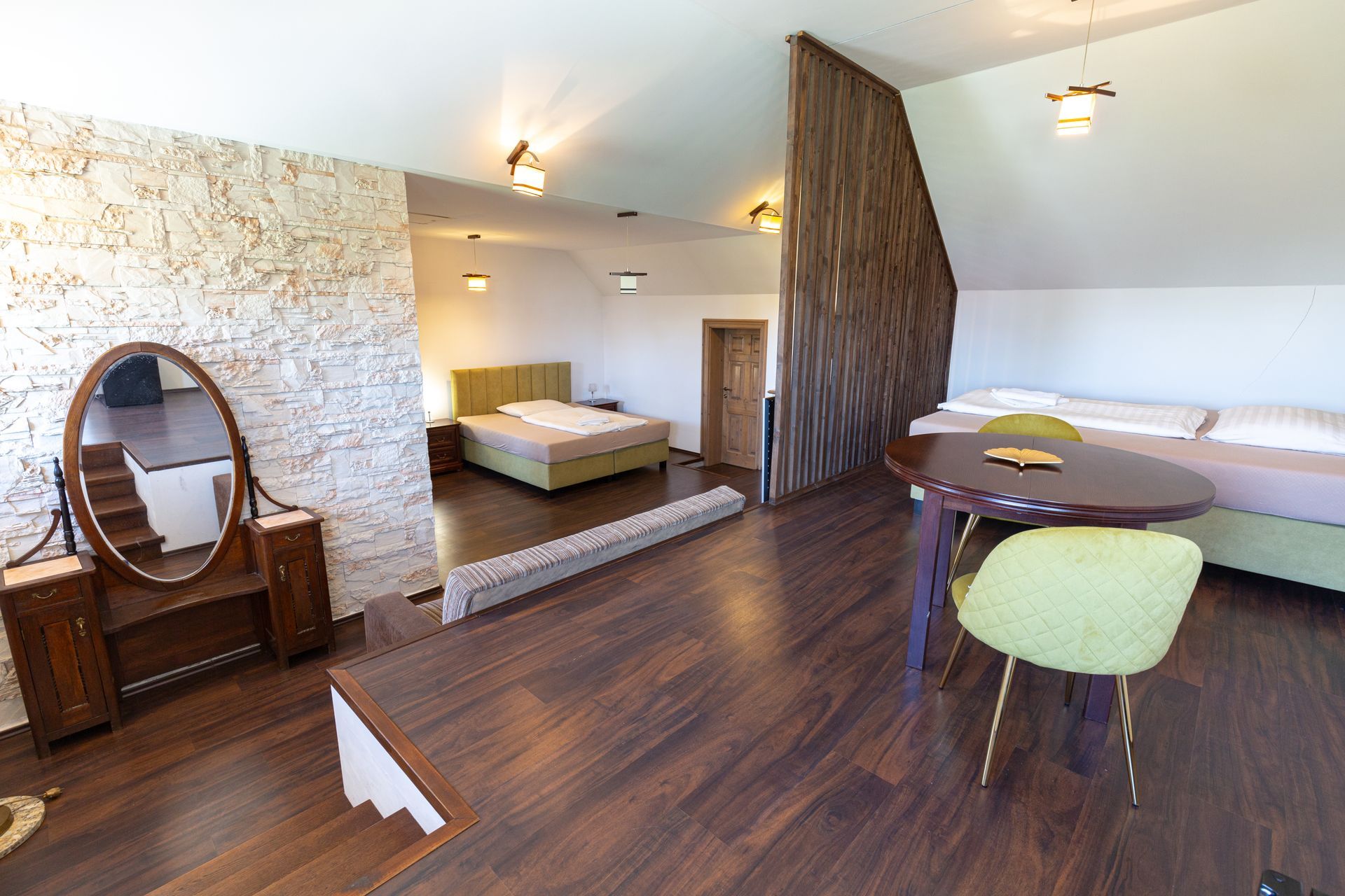 Predelená priestranná izba