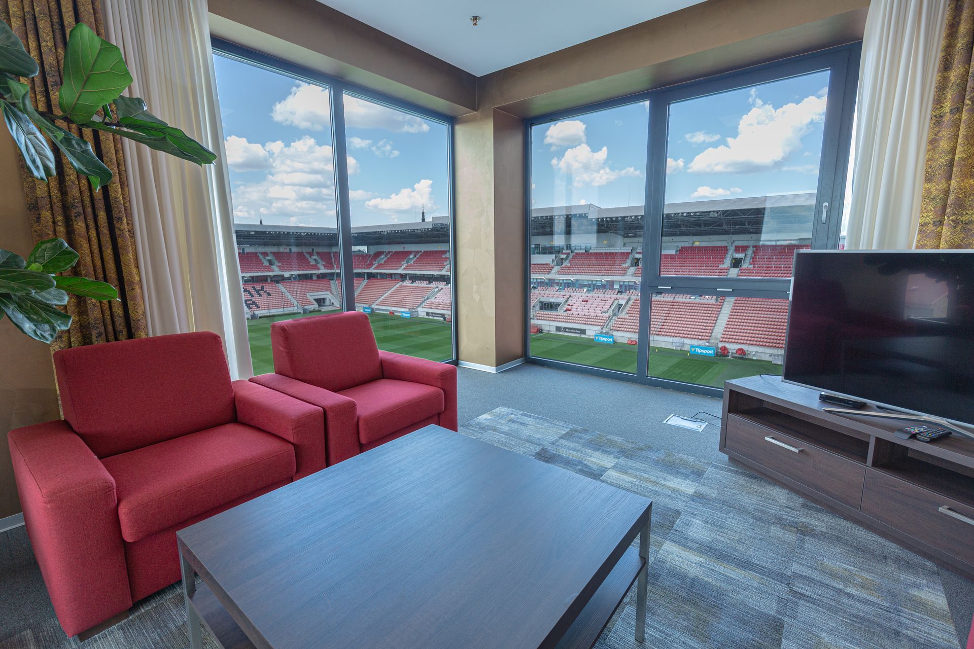 apartmán s výhľadom na futbalový štadión