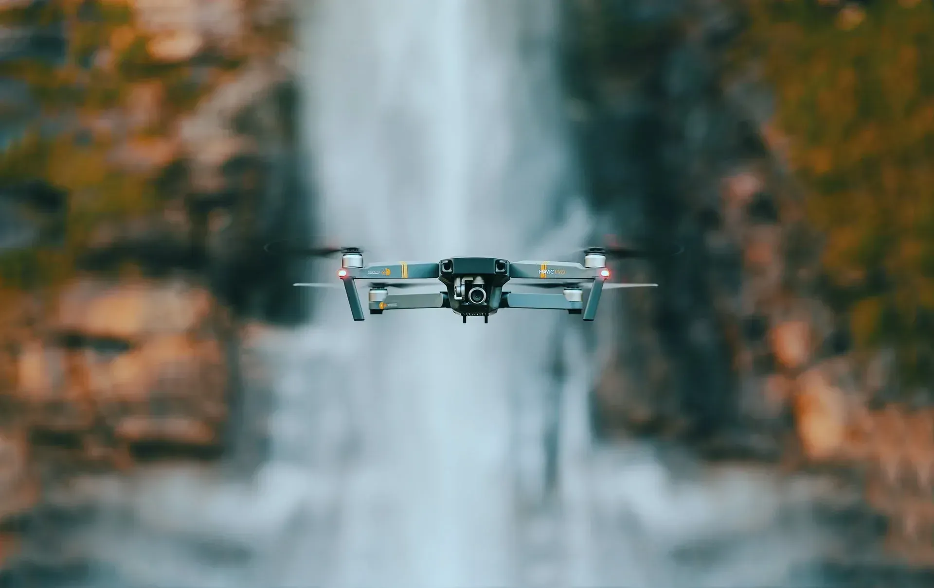 Fotka lietajúceho dronu
