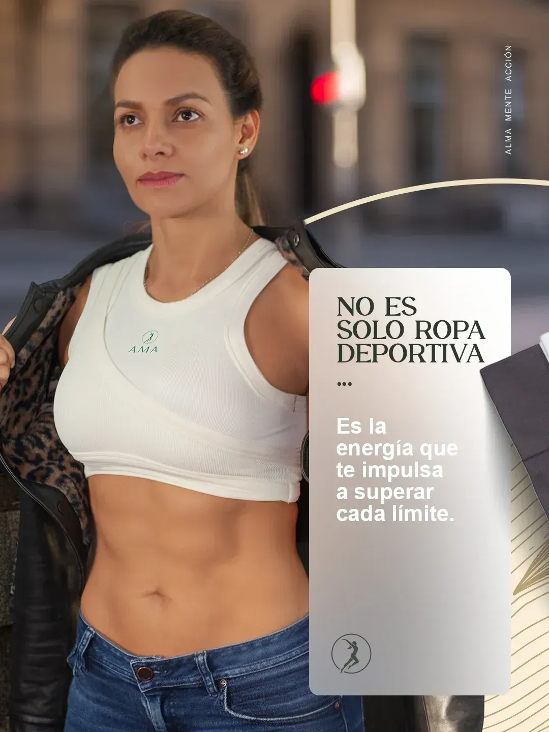 Mujer con ropa deportiva con el texto
