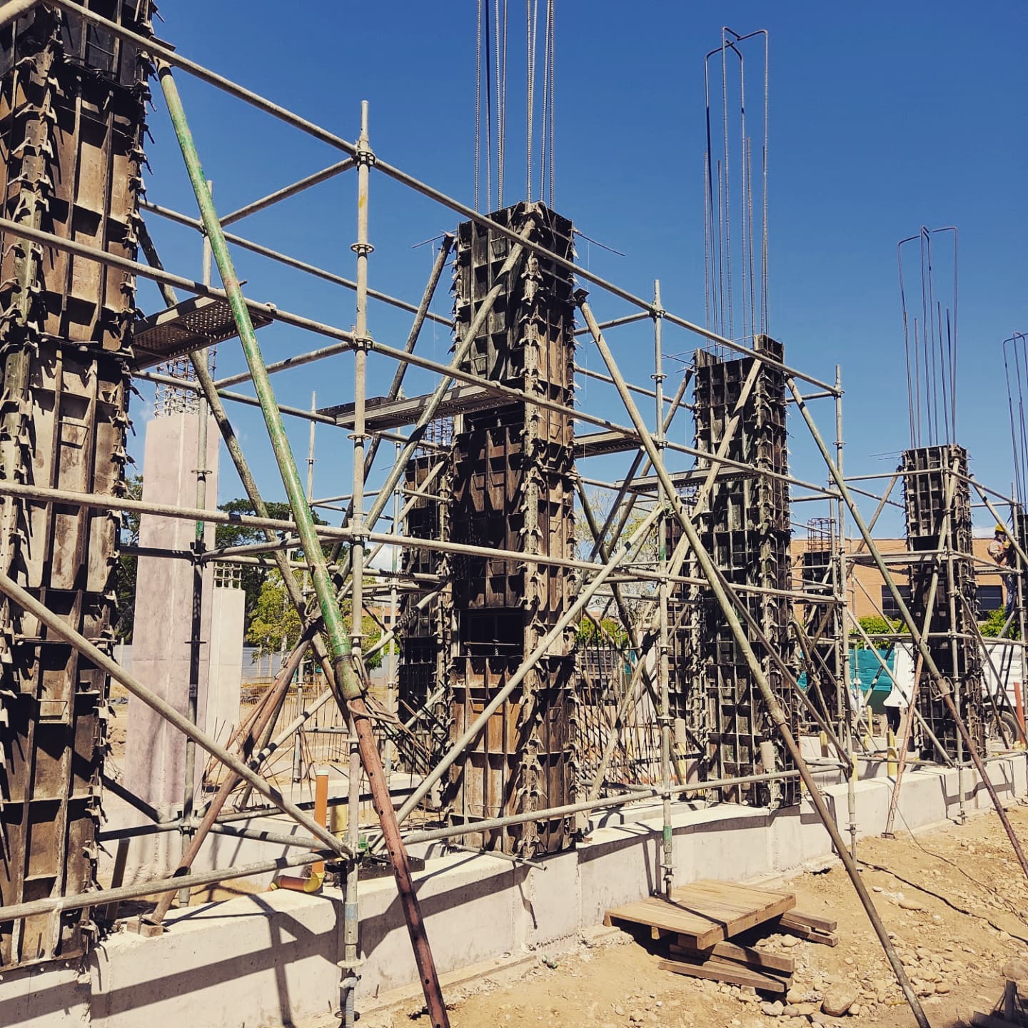 ALQUIEQUIPOS C&C SAS