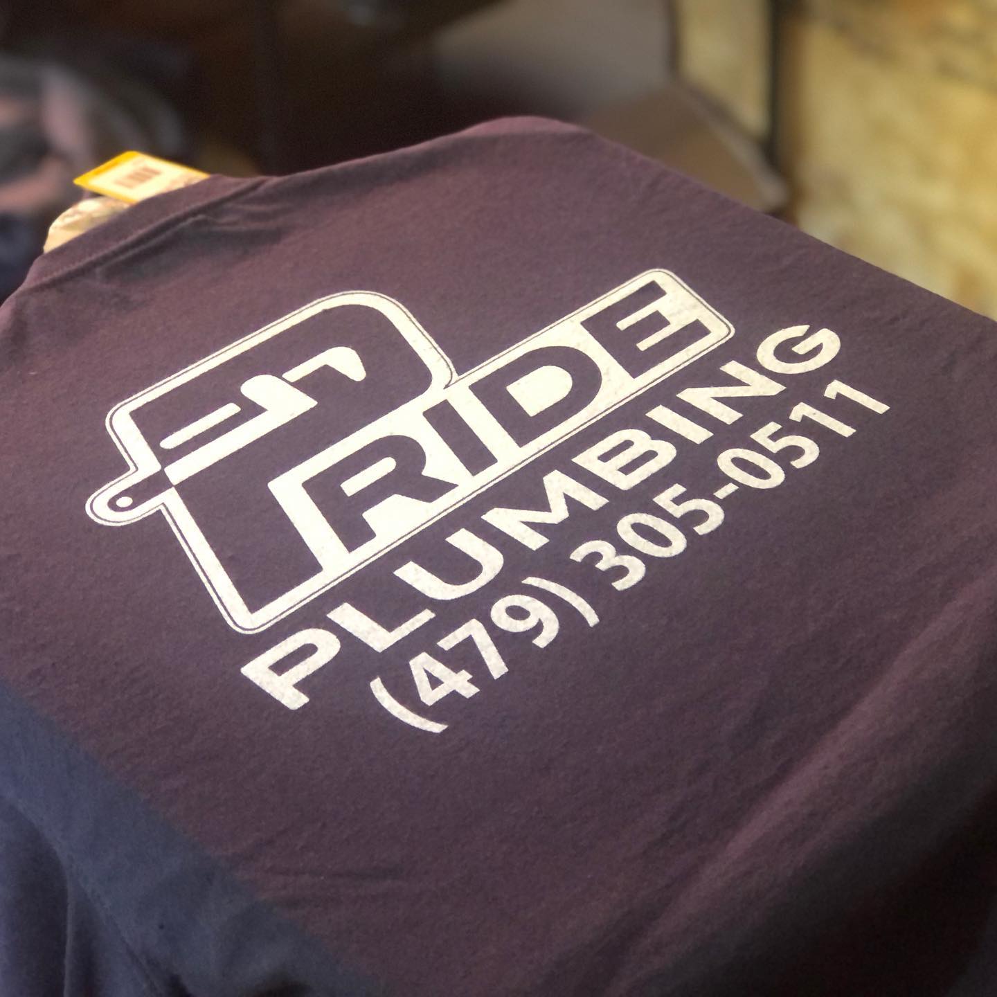 a shirt that says pride plumbing on it