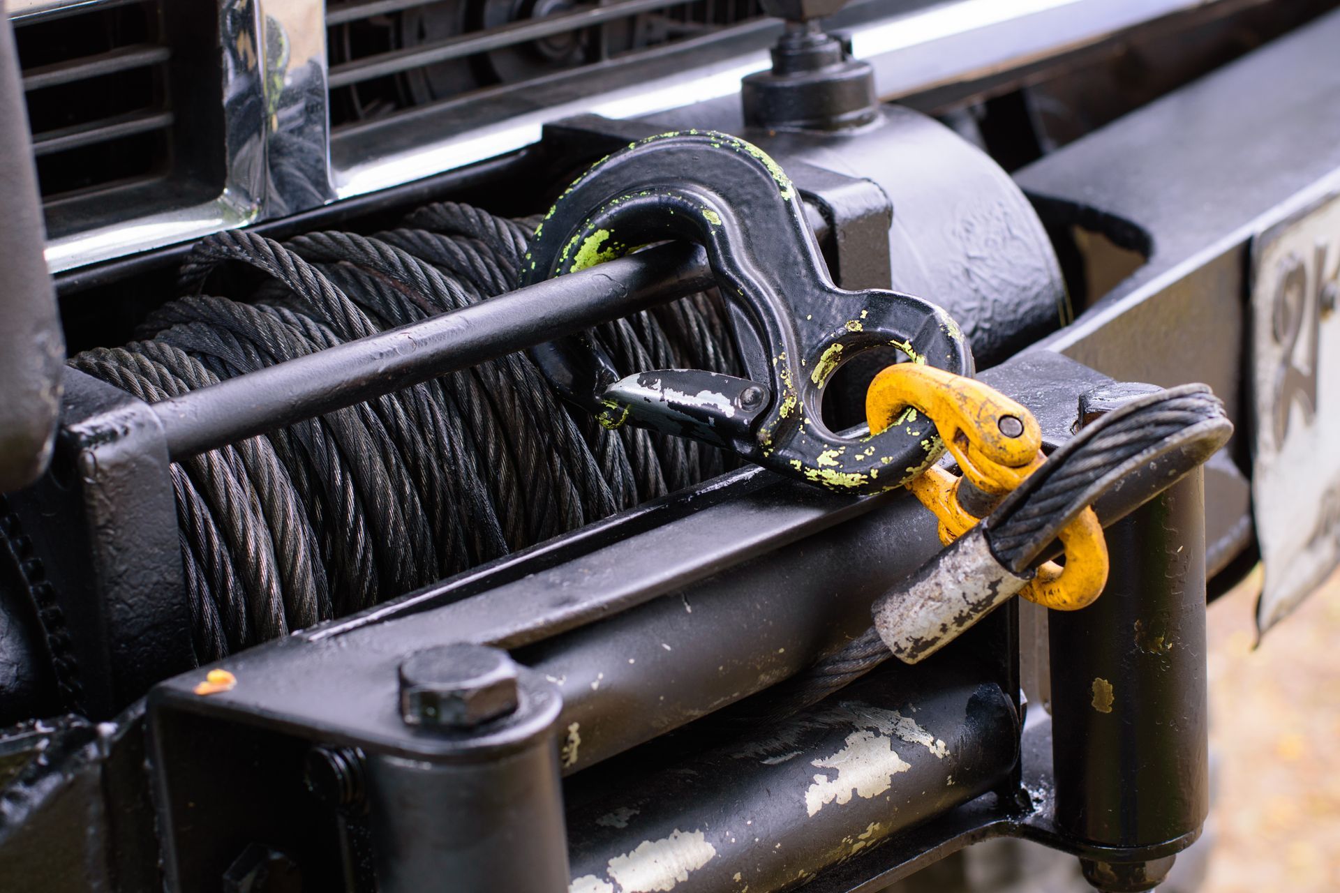 A close up of a winch on the front of a truck.