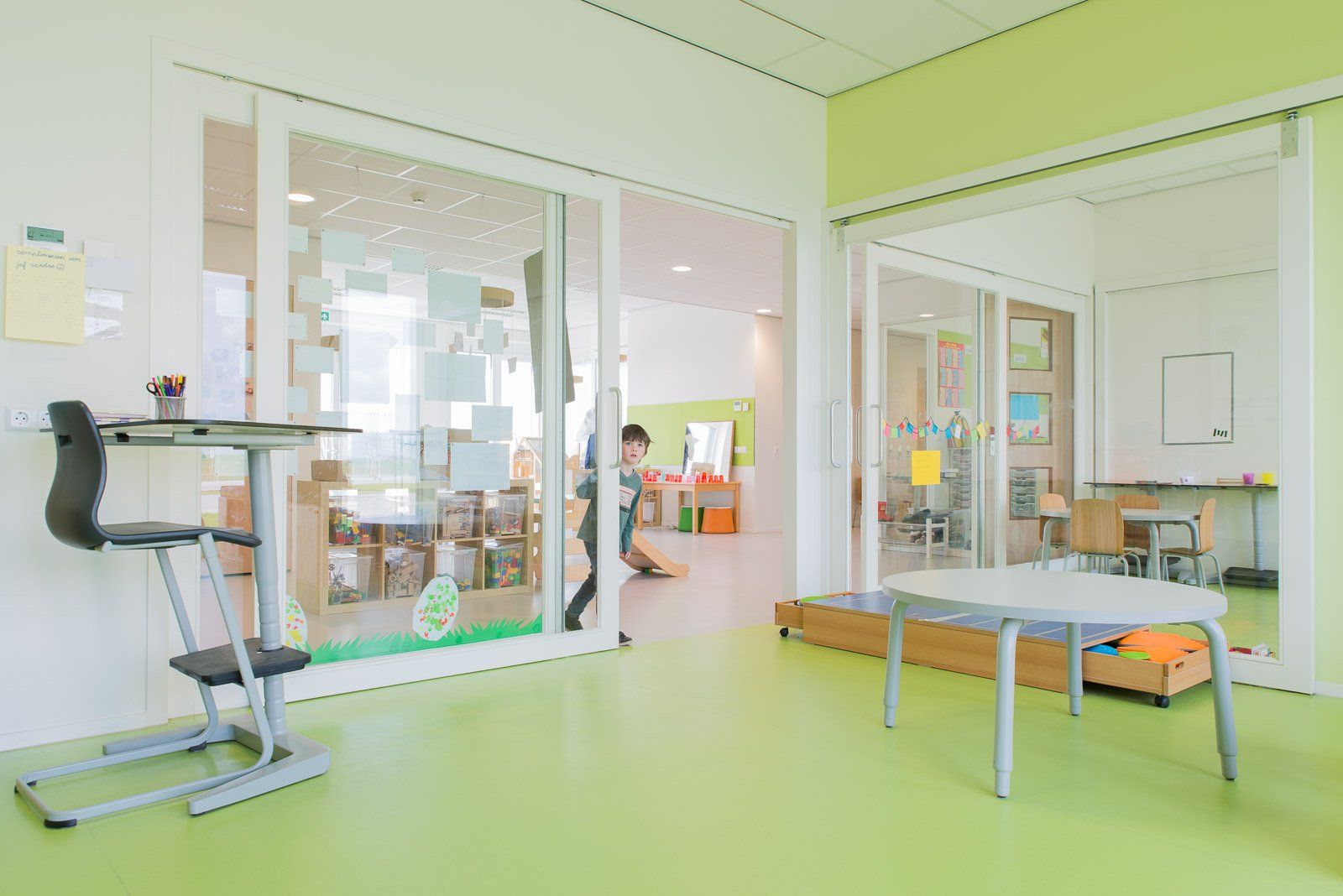 Portfolio Walter Frisart FOTOwerk Interieurfotograaf:  Interieur lokaal Breezicht met basisscholen De Paperclip en de Boxum Zwolle voor De Bruin architecten