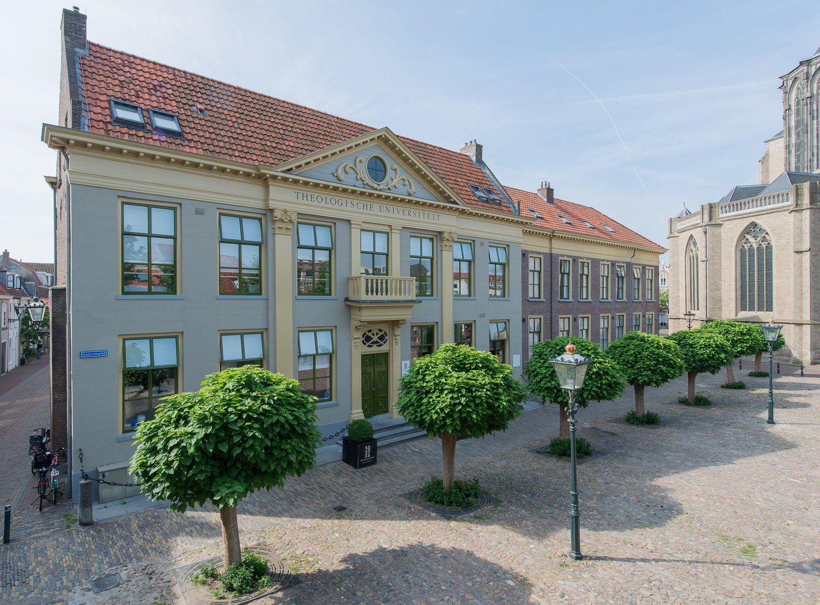 Portfolio Walter Frisart FOTOwerk Architectuurfotograaf:  Zorg hotel Koornmarkt Kampen voor De Bruin Architecten