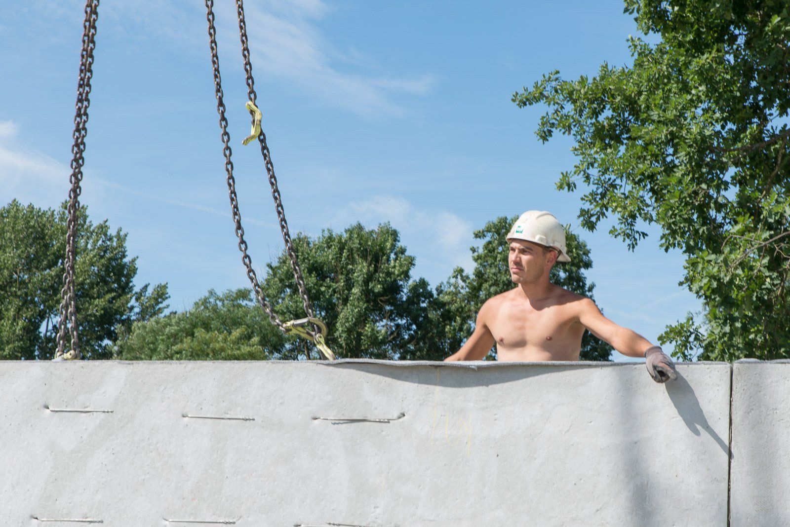 Portfolio Walter Frisart FOTOwerk Bouwfotograaf, Bouwplaatsfotograaf en projectfotograaf:  Ruwbouw Knarrenhof bouwvakker bezig met prefab wand te stellen voor Trebbe, Knarrenhof en Inbo