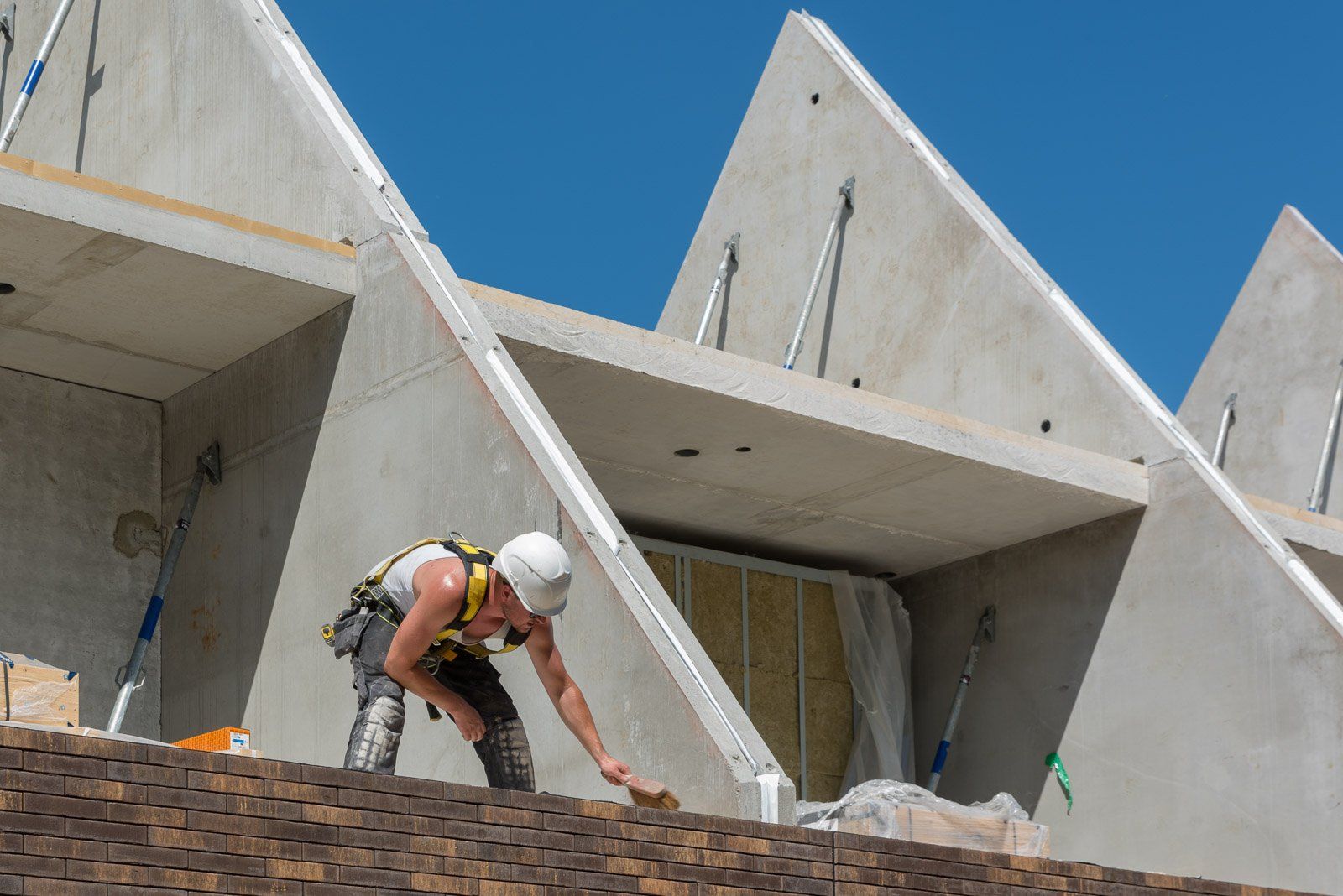 Portfolio Walter Frisart FOTOwerk Bouwfotograaf, Bouwplaatsfotograaf en projectfotograaf:  Ruwbouw Wederik Heereveen met vegende bouwvakker voor Inbo