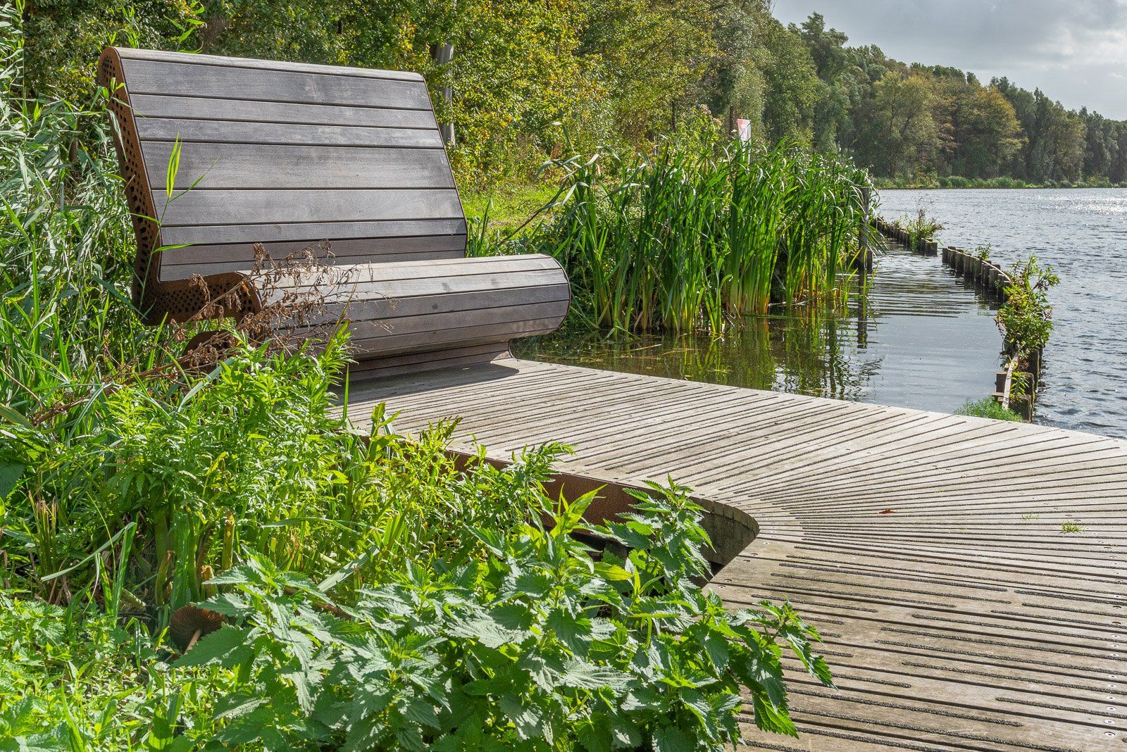 Portfolio Walter Frisart FOTOwerk Tuinfotograaf:  Tuinstoel Amsterdamse Bos voor Van den Berg Hardhout