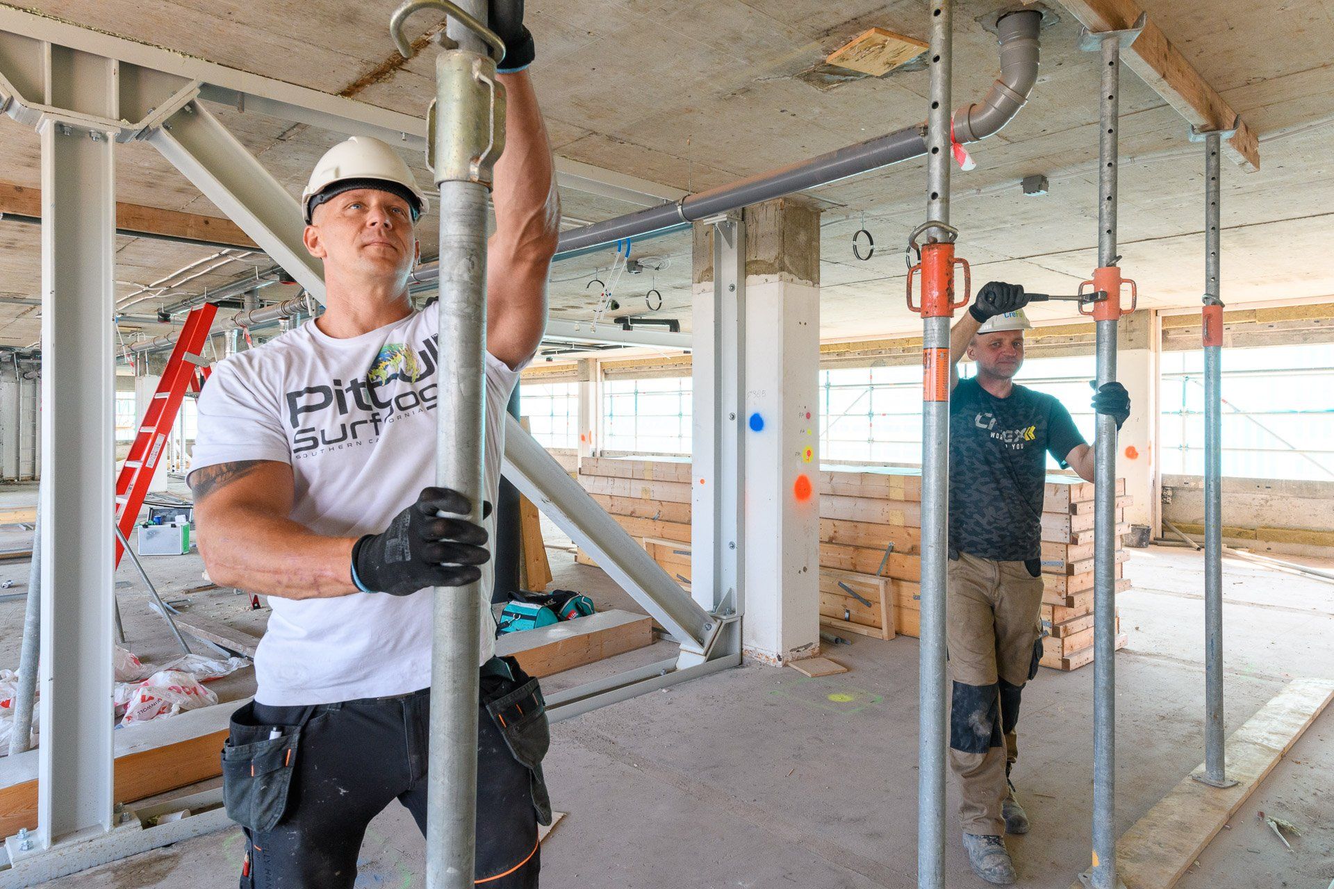 Portfolio Walter Frisart FOTOwerk Bouwfotograaf, Bouwplaatsfotograaf en projectfotograaf:  Bouwvakkers stellen stempels project Nieuw Hoboken Rotterdam voor Crefu