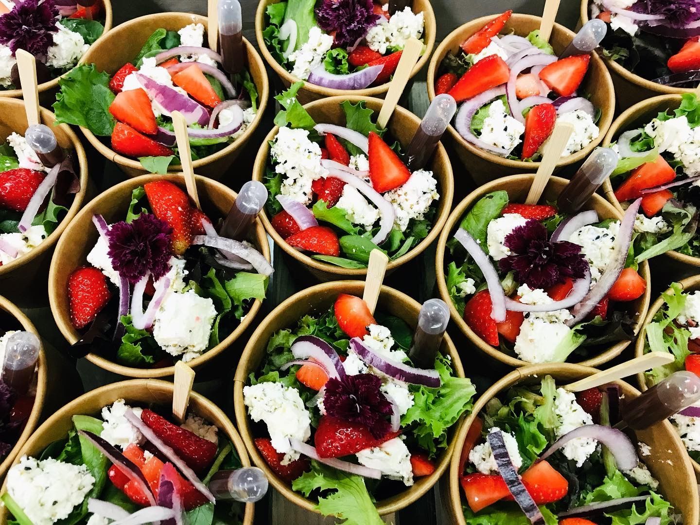 Mini feta-aardbei salade