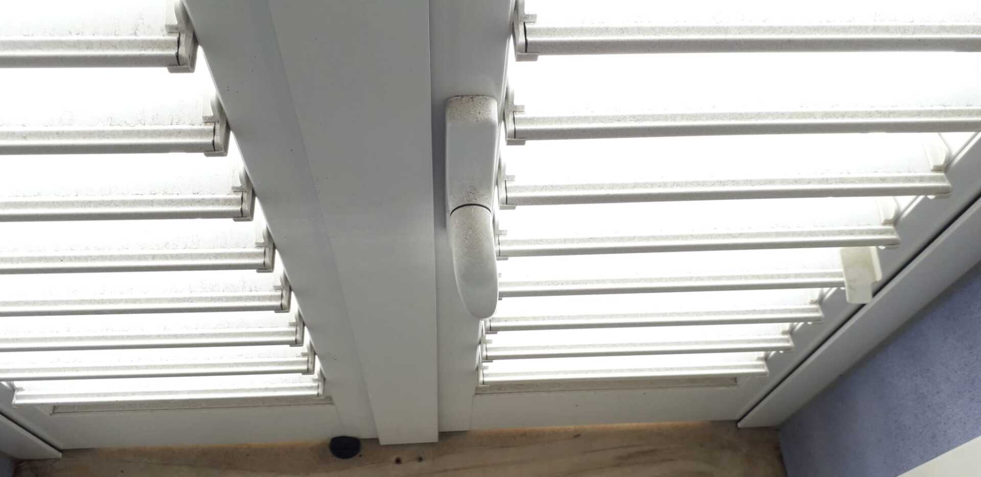 Pulizia professionale di serramenti in pvc