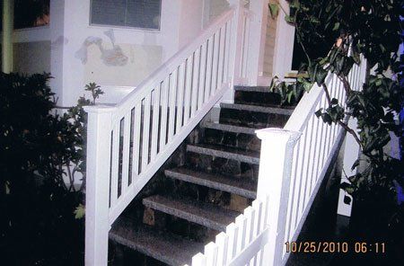 Vinyl traditional baluster handrail