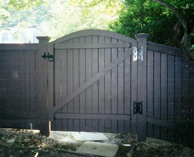 Reversed scalloped gate