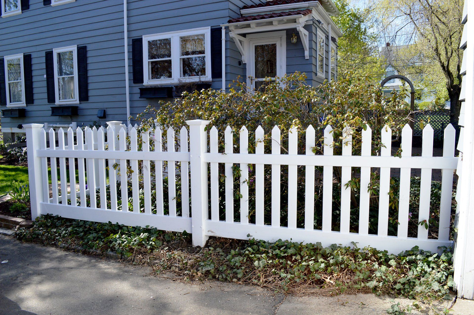 Vinyl (Picket) Fences | Watertown, MA | Ideal Fence