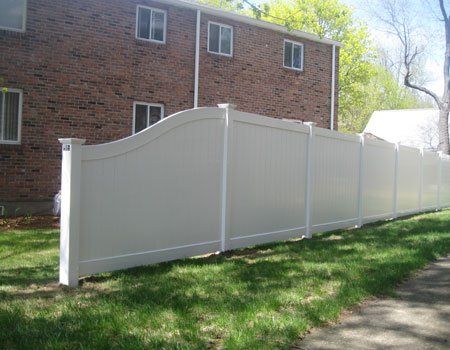 White privacy with curved slope