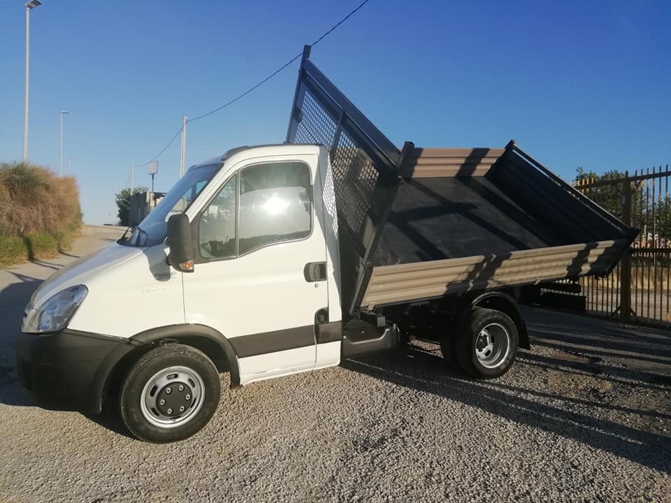 pari al nuovo IVECO 35c17  hi-matic anno 2016full optional
